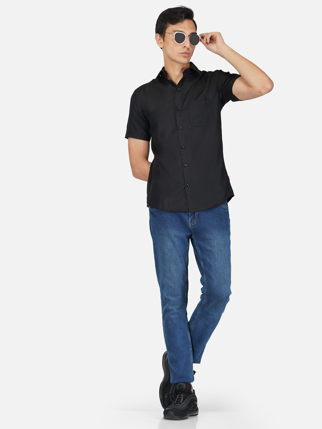

Tinted Men Black Solid Cotton Slim Fit Casual Shirt