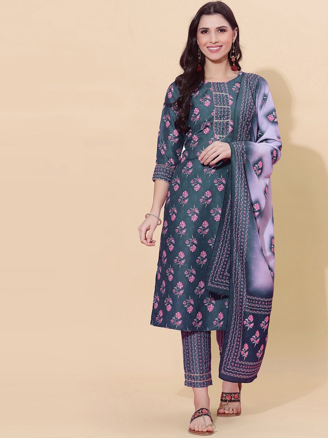 

SKYLEE Women Blue Floral Printed Kurta with Trousers & With Dupatta