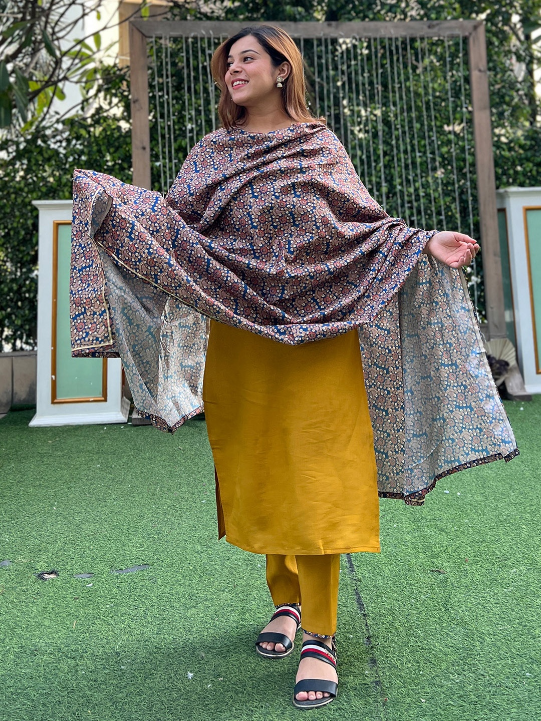 

SKYLEE Women Mustard Yellow Ethnic Motifs Yoke Design Kurta with Trousers