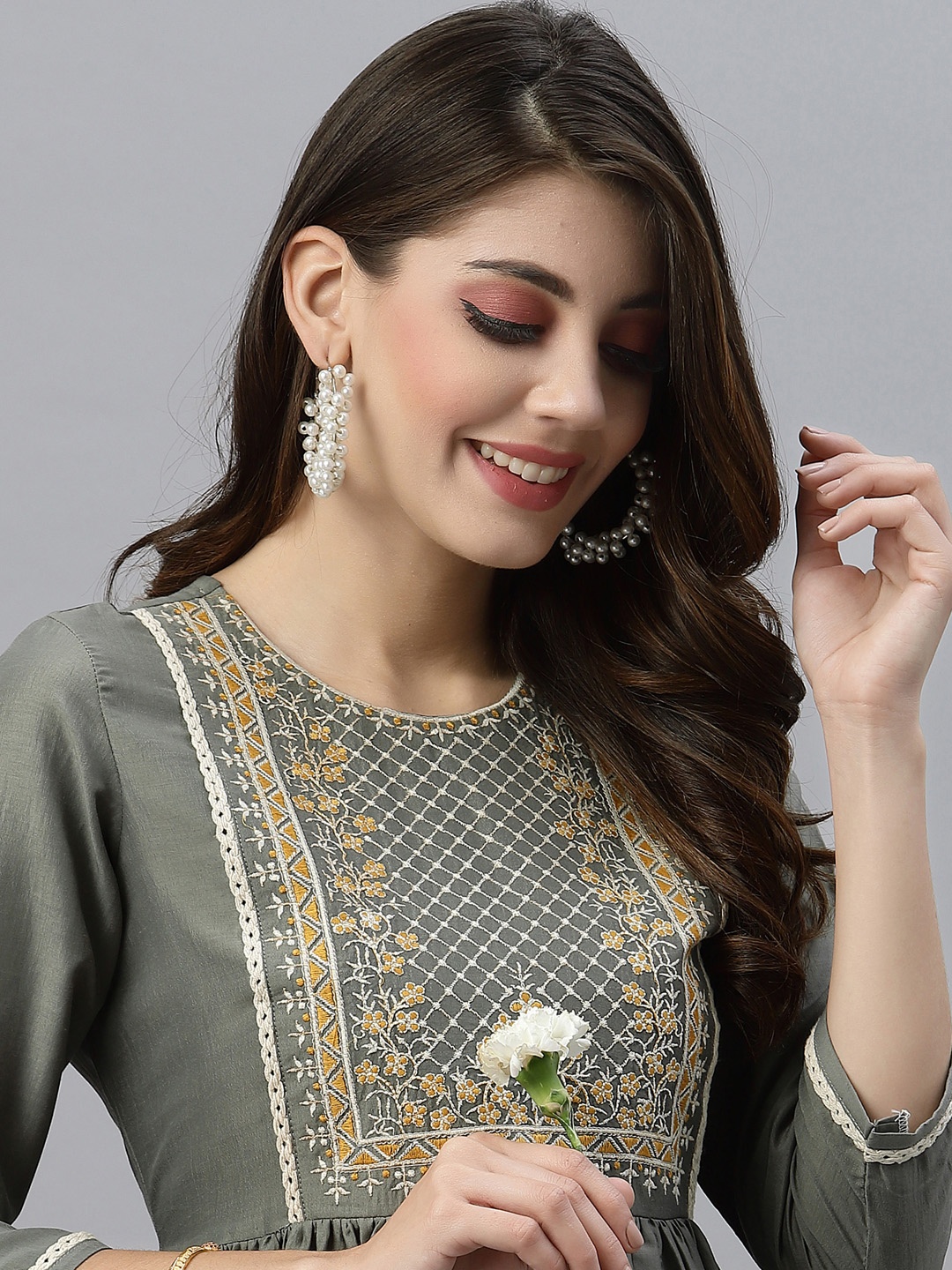 

SKYLEE Women Cream-Coloured Printed Kurta with Trousers