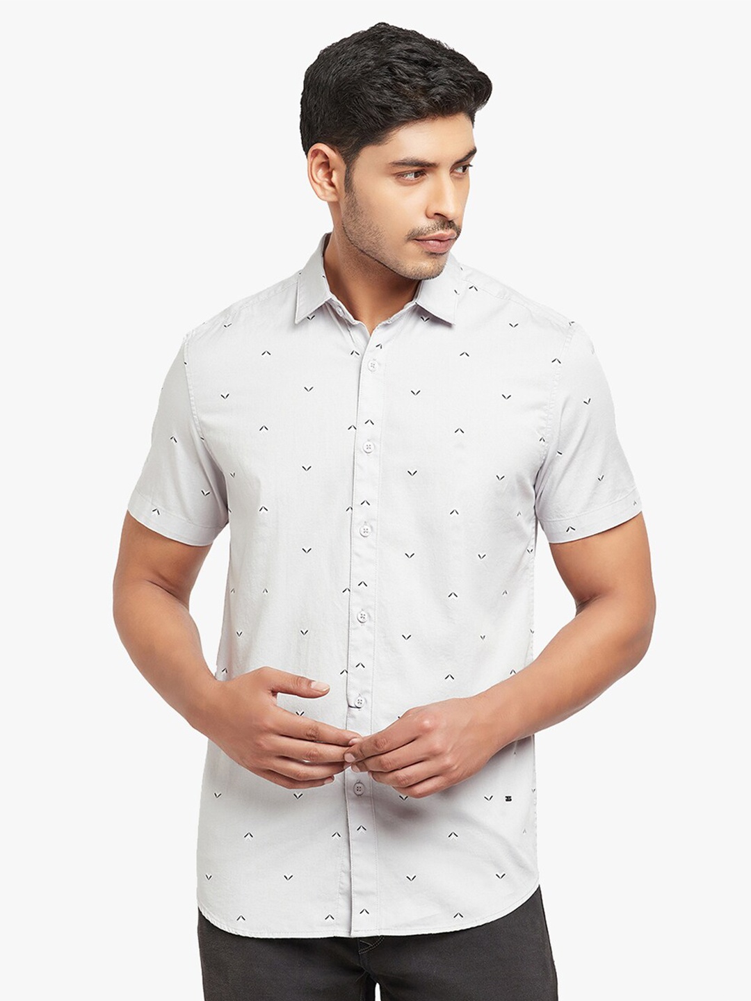 

Blue Buddha Men Grey Printed Casual Shirt