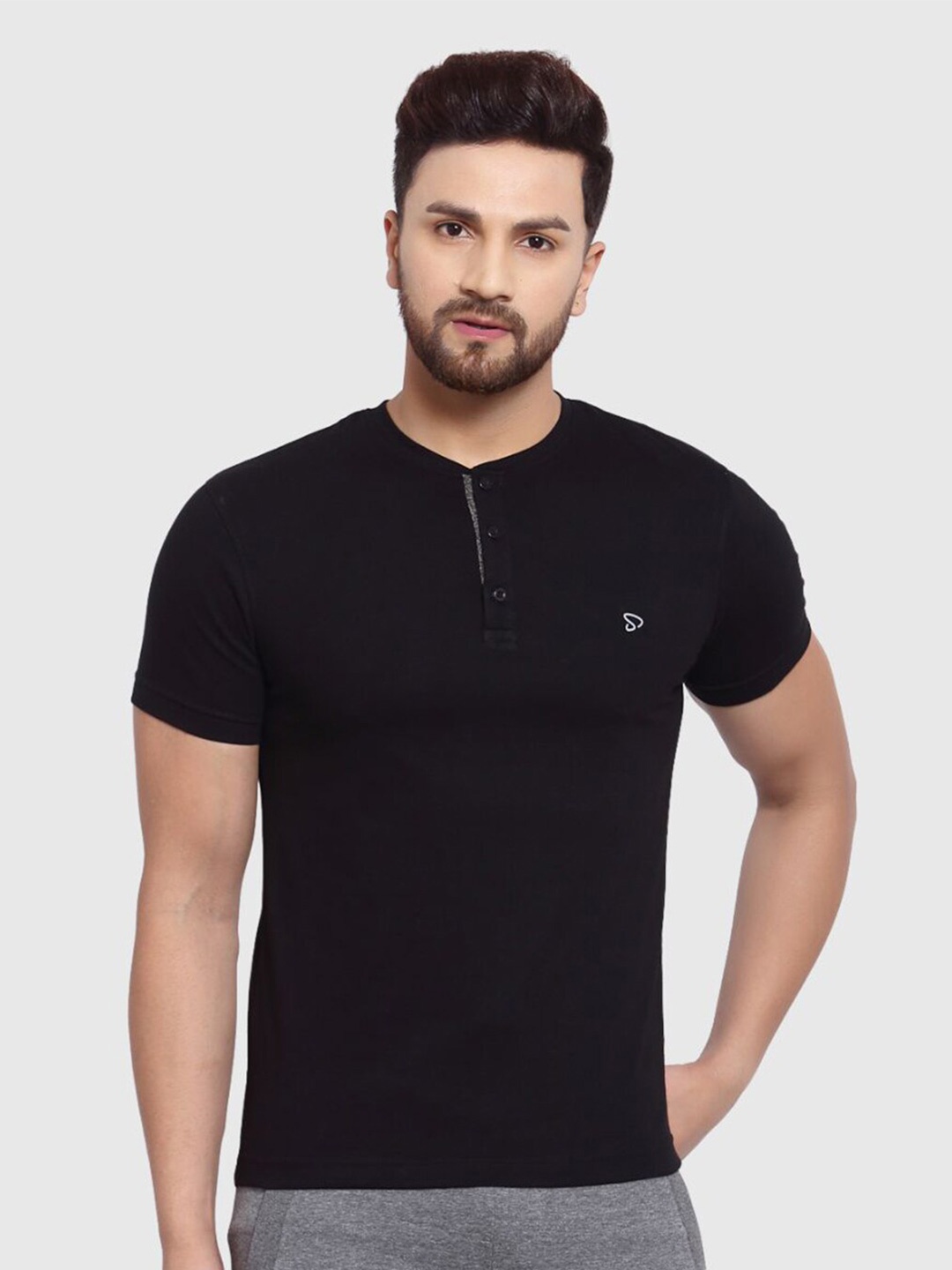 

SPORTO Men Black Henley Neck Slim Fit T-shirt