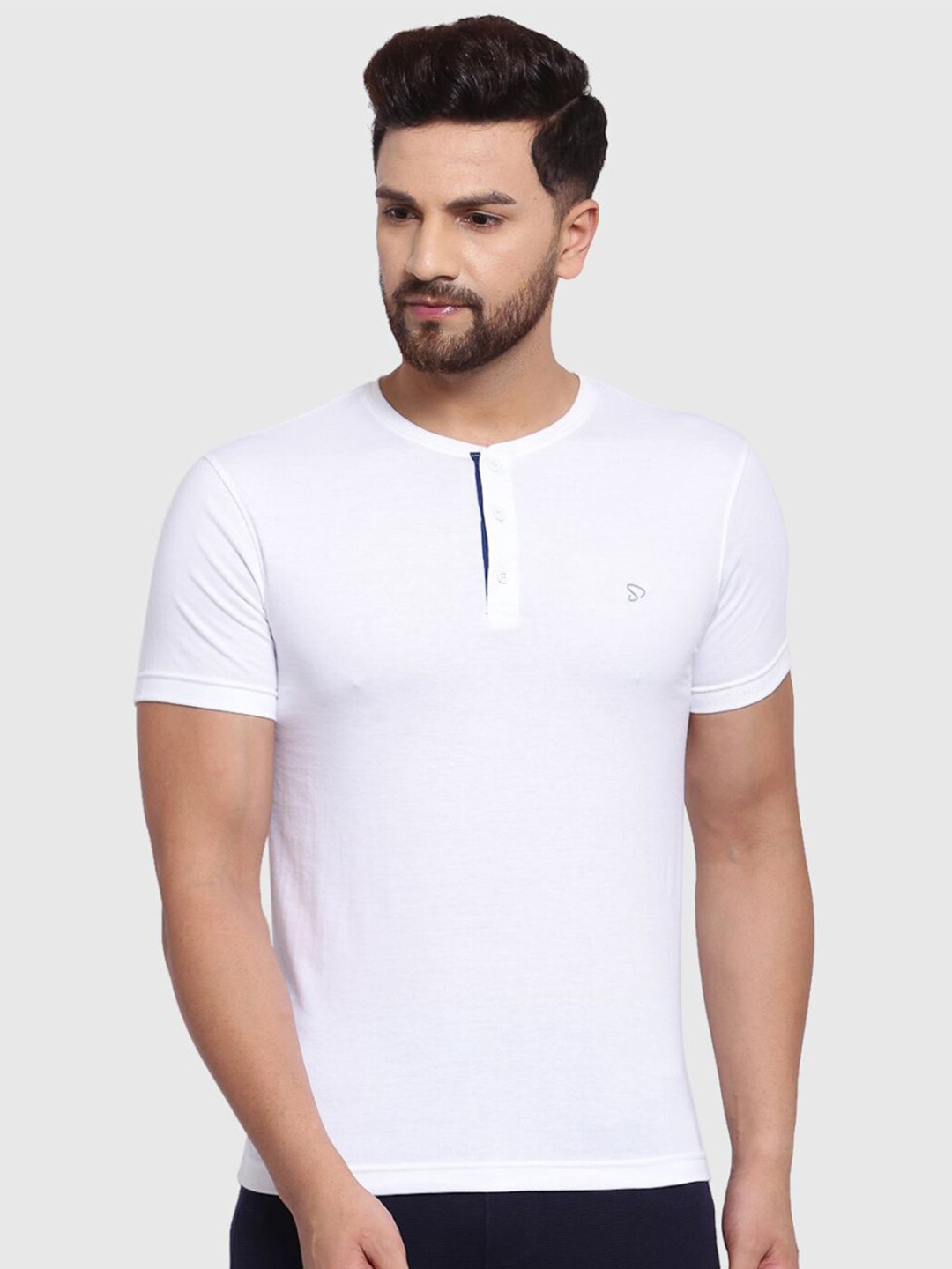 

SPORTO Men White Henley Neck Slim Fit T-shirt
