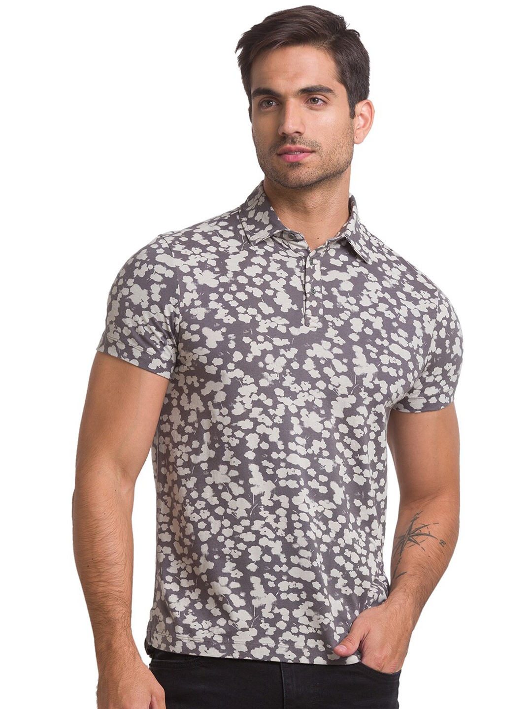 

Being Human Men Charcoal Camouflage Printed Henley Neck Drop-Shoulder Sleeves Applique T-shirt