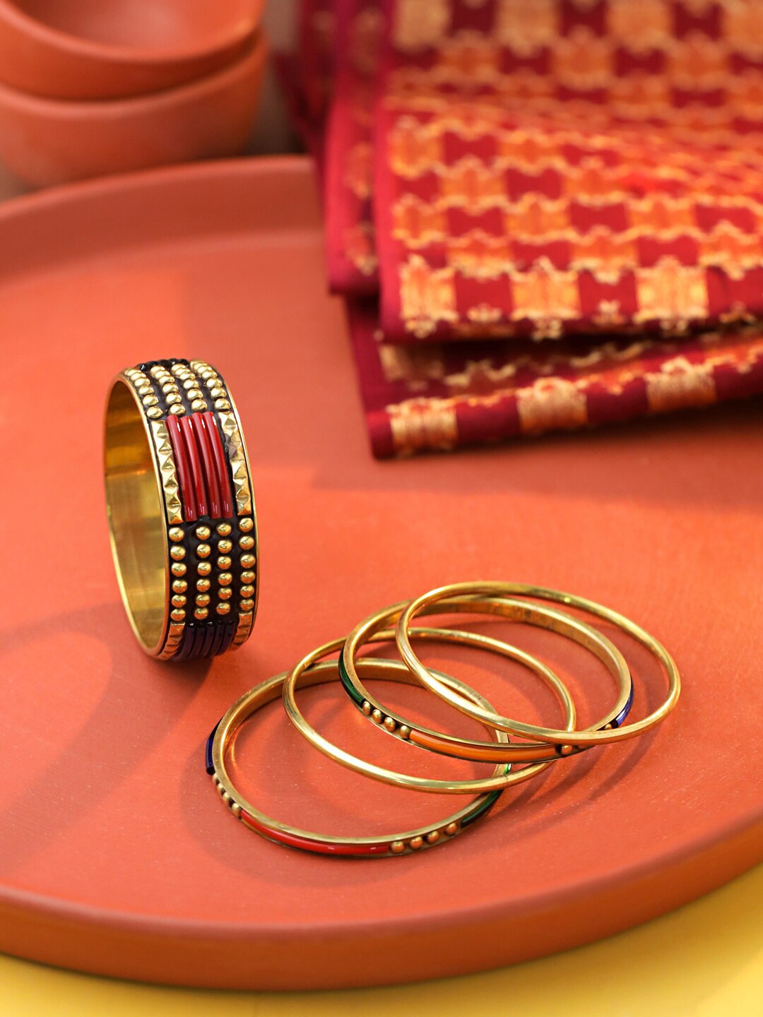

Yellow Chimes Set Of 5 Gold-Plated & Green Traditional Bangle