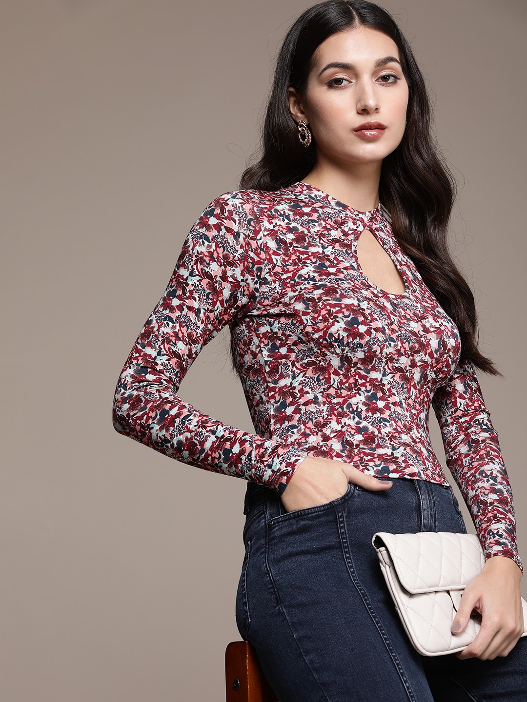 

bebe Women Floral Printed Keyhole Neck Top, White
