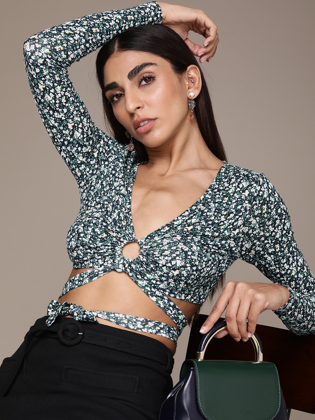 

bebe Women Navy Blue & White Floral Print Bralette Crop Top