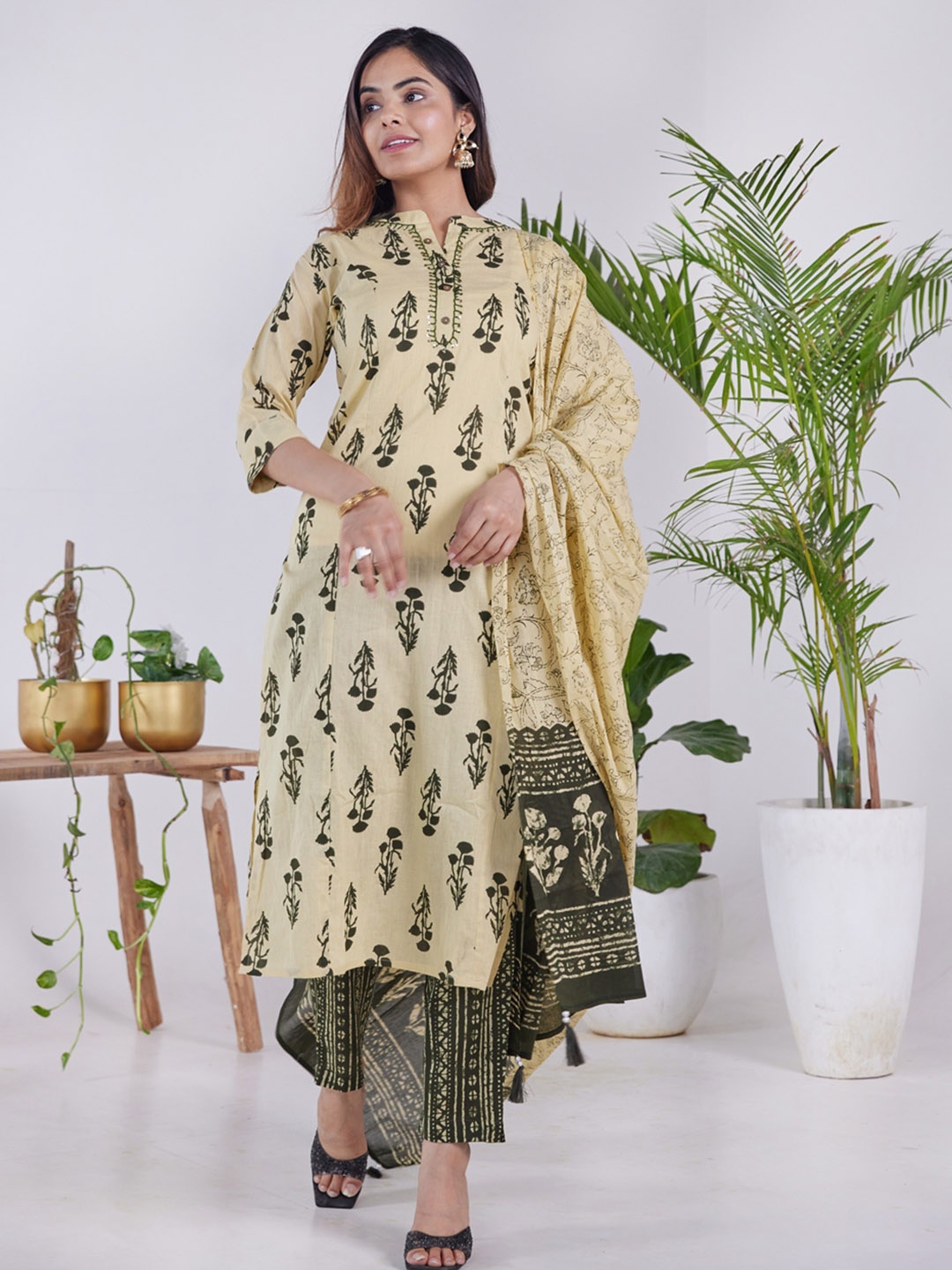 

HERE&NOW Women Yellow Ethnic Motifs Printed Pleated Pure Cotton Kurti with Trousers & With Dupatta