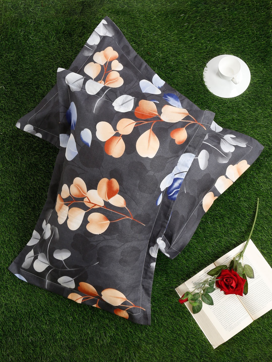 

SOKNACK Grey Printed Cotton Set Of 2 Pillow Covers, Multi