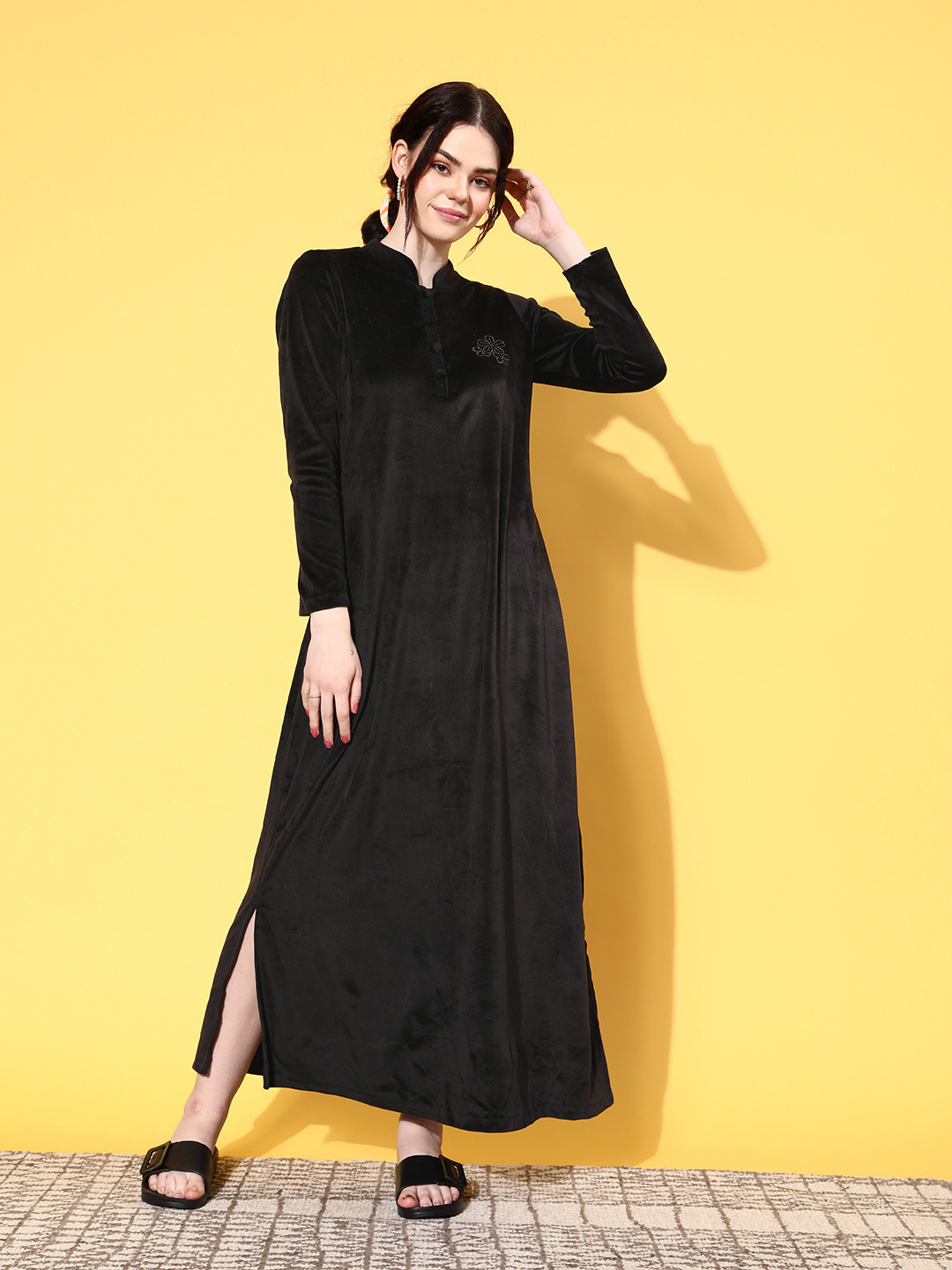 

Sweet Dreams Black Solid Velvet Night In Nightdress