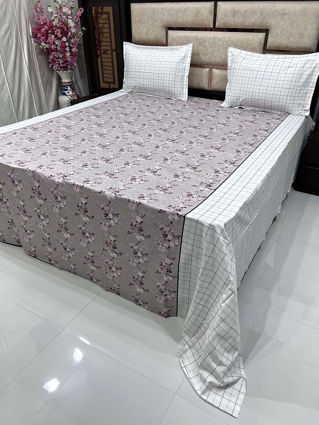

Pure Decor Grey & White Floral King Bedsheet with 2 Pillow Covers