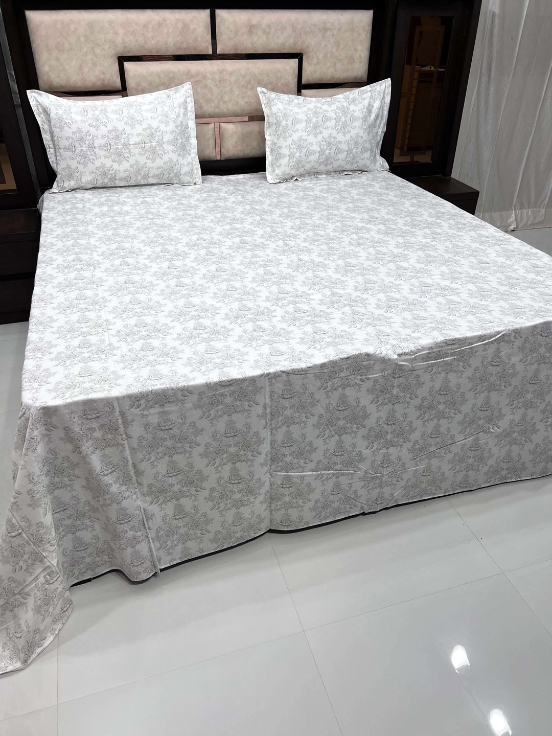 

Pure Decor Grey & Off White Floral TC380 King Bedsheet with 2 Pillow Covers