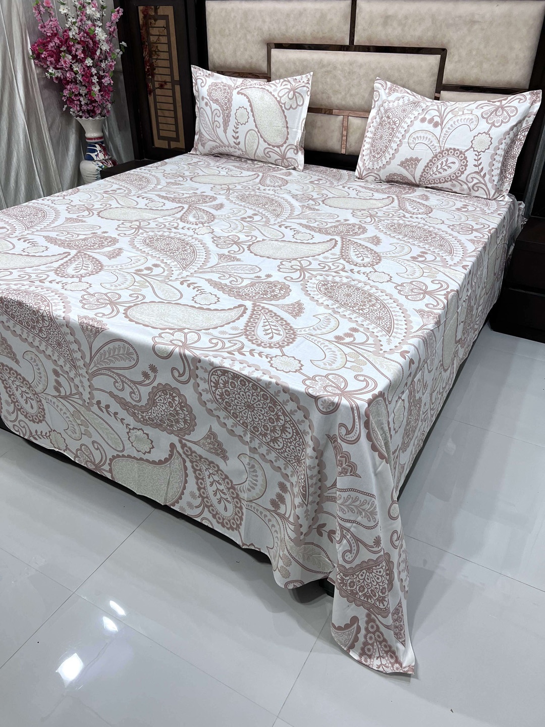 

Pure Decor Brown & Off White Floral King Bedsheet with 2 Pillow Covers