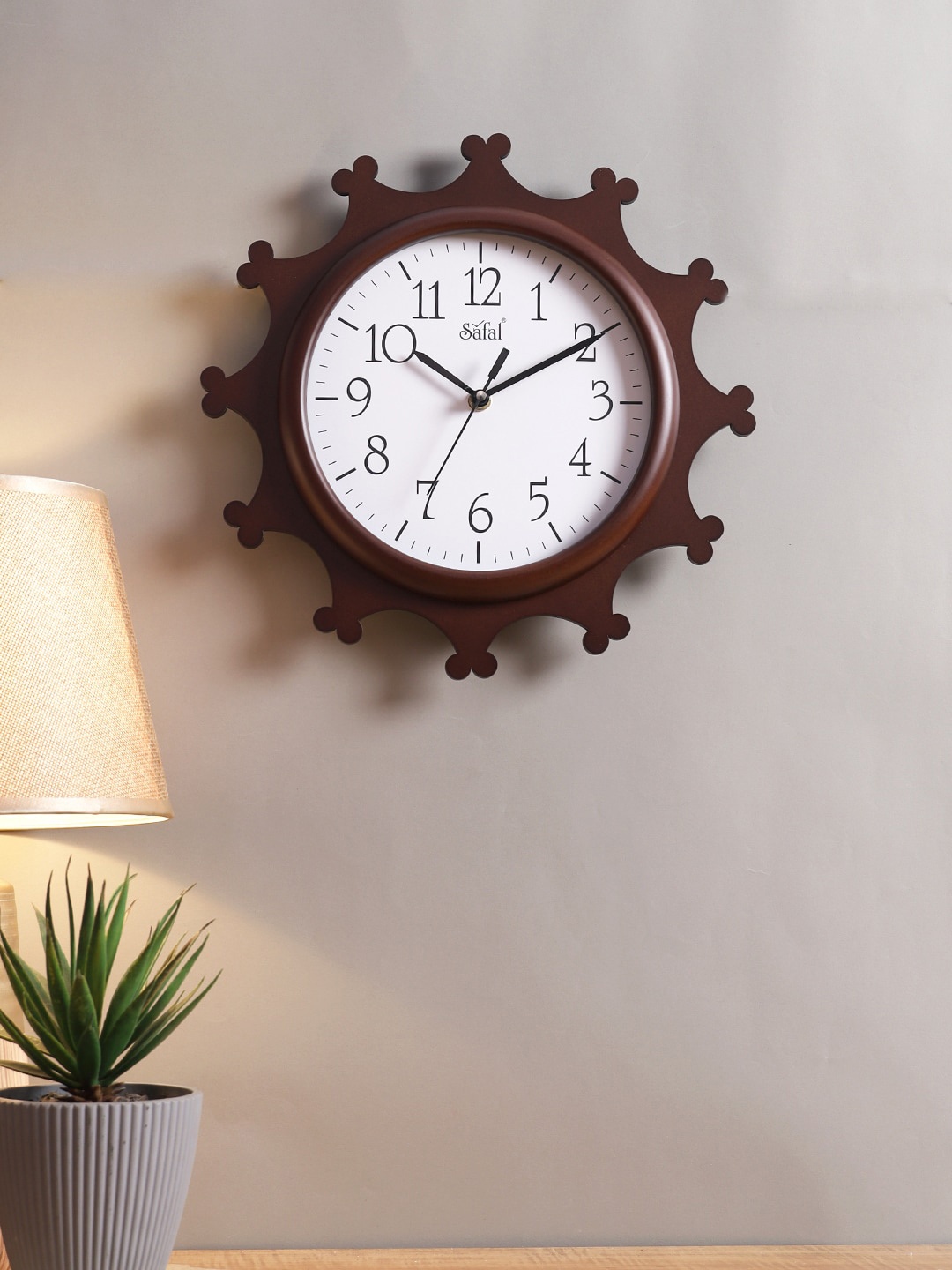 

Safal Brown & White Abstract Shaped Contemporary Wall Clock