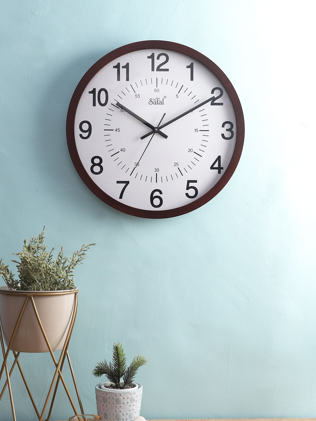 

Safal Brown & White Contemporary Wall Clock