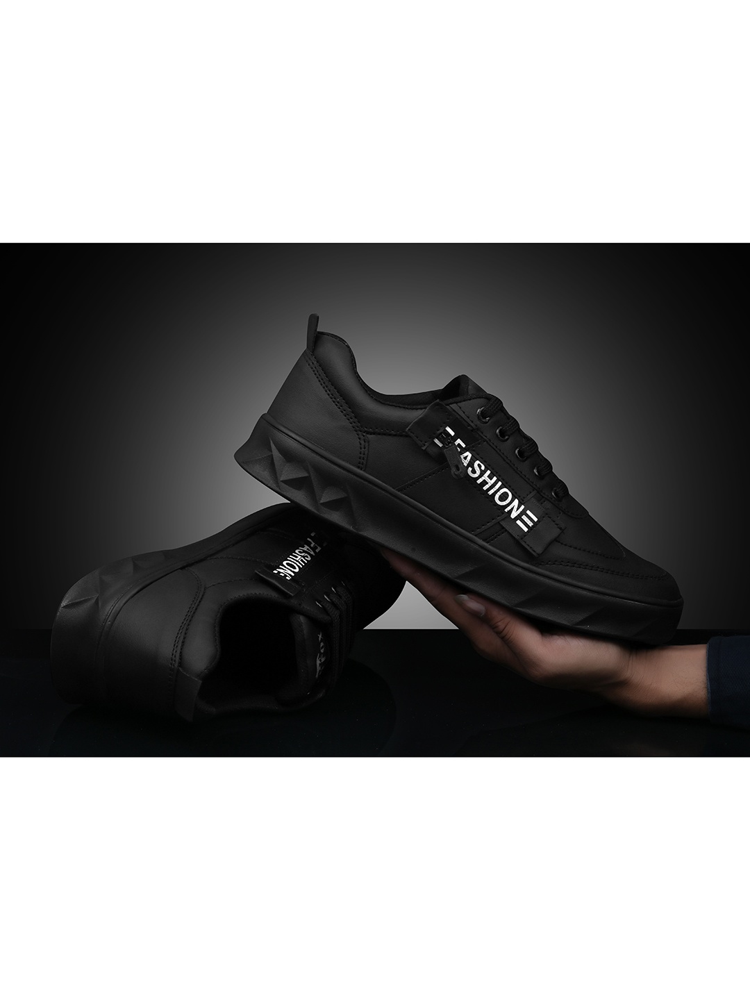 

Big Fox Men Black Solid Sneakers