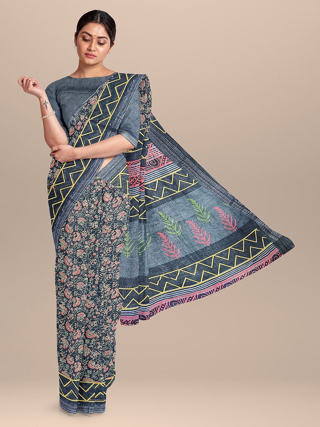

The Chennai Silks Green & Pink Floral Linen Blend Fusion Saree