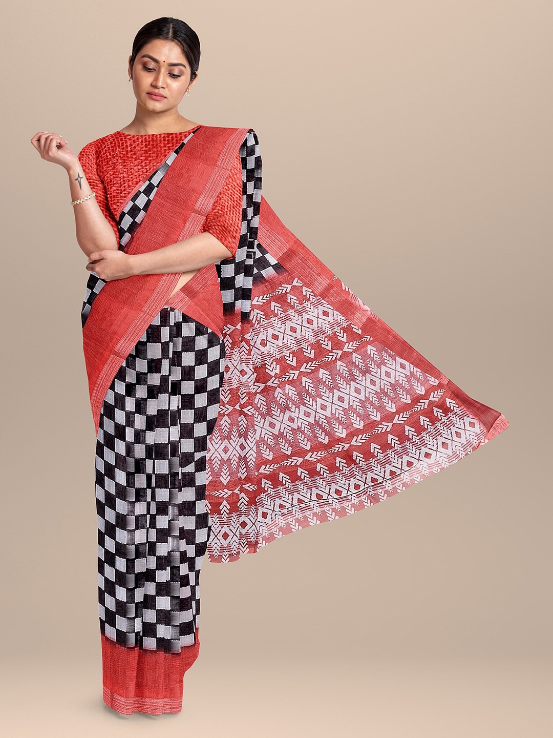 

The Chennai Silks White & Black Checked Zari Linen Blend Fusion Saree