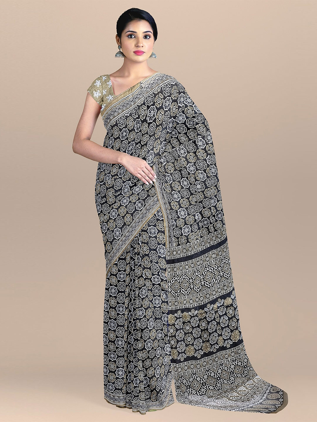 

The Chennai Silks Black & Off White Ethnic Motifs Pure Cotton Fusion Saree