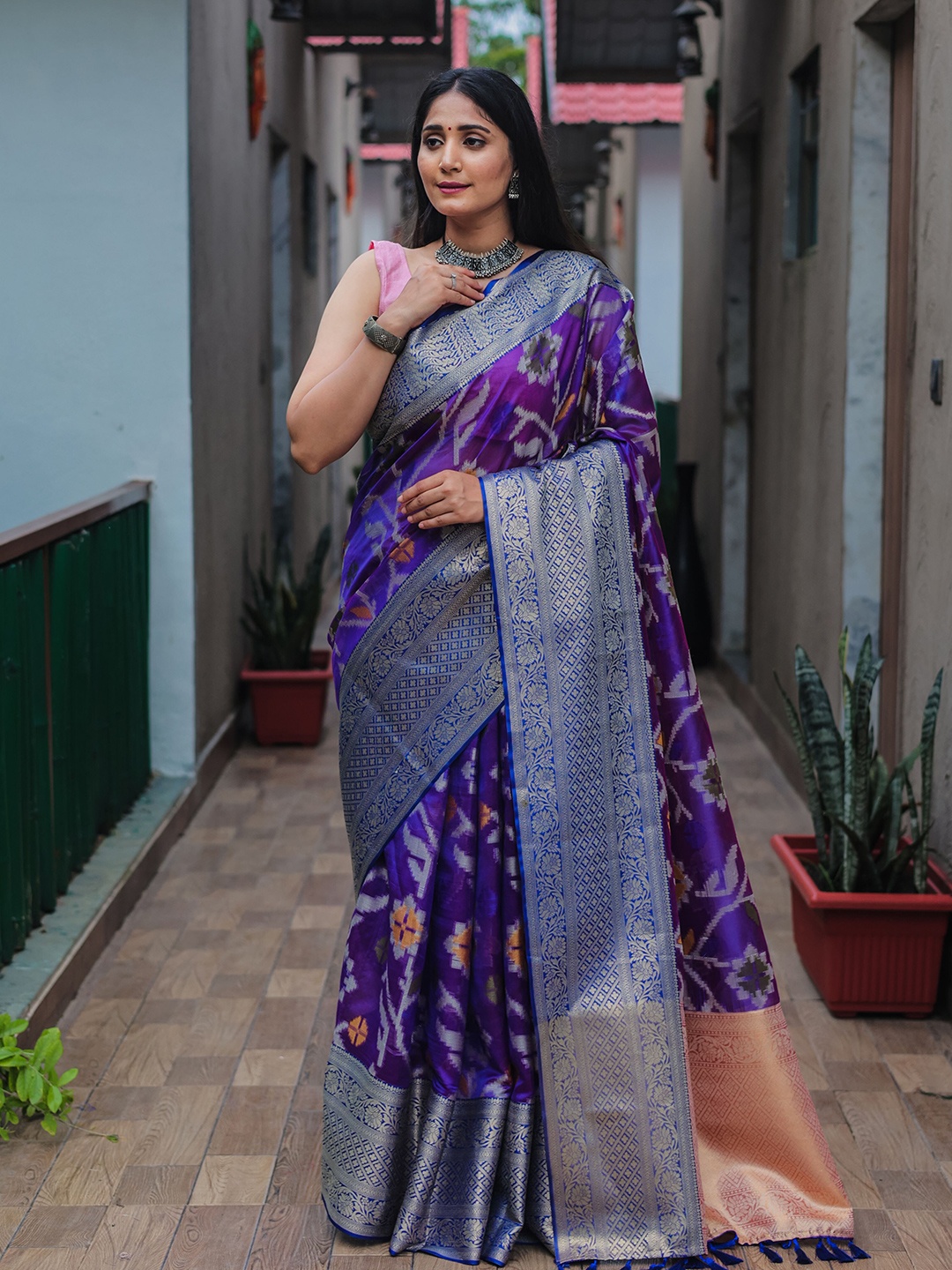 

Mitera Purple & Gold-Toned Floral Zari Organza Kanjeevaram Saree