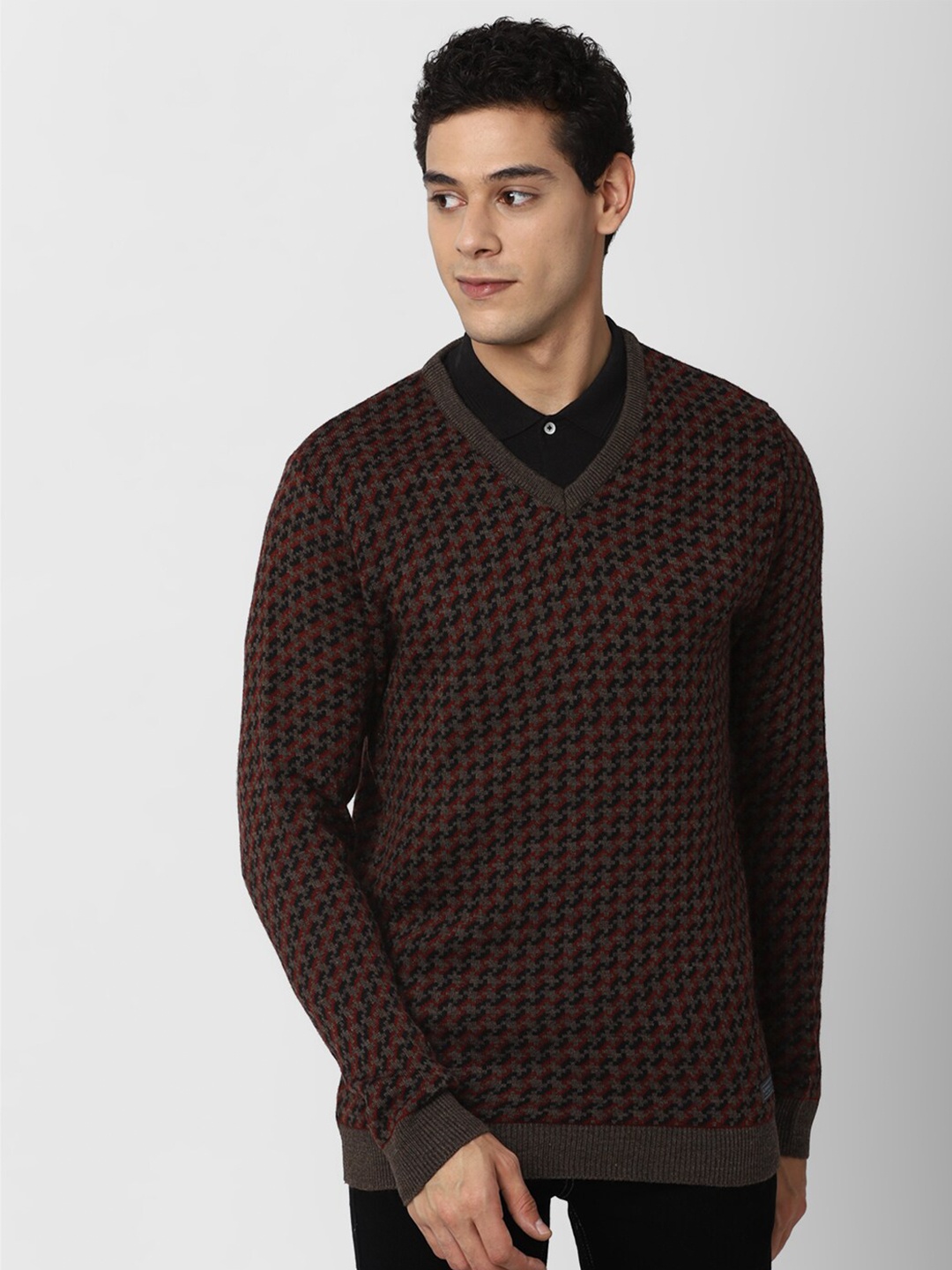 

Peter England Casuals Men Brown & Red Ribbed Pullover