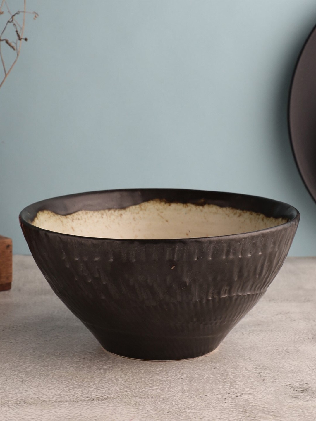 

The Decor Mart Black & White Textured Dishwasher safe Ceramic Glossy Bowl