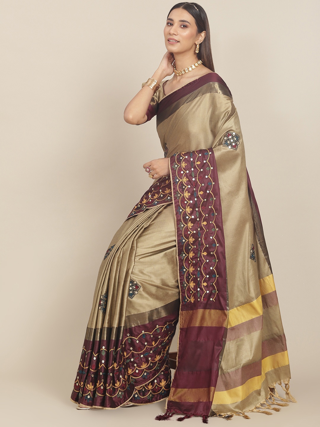 

RAJGRANTH Beige & Maroon Floral Sequinned & Embroidered Silk Cotton Saree