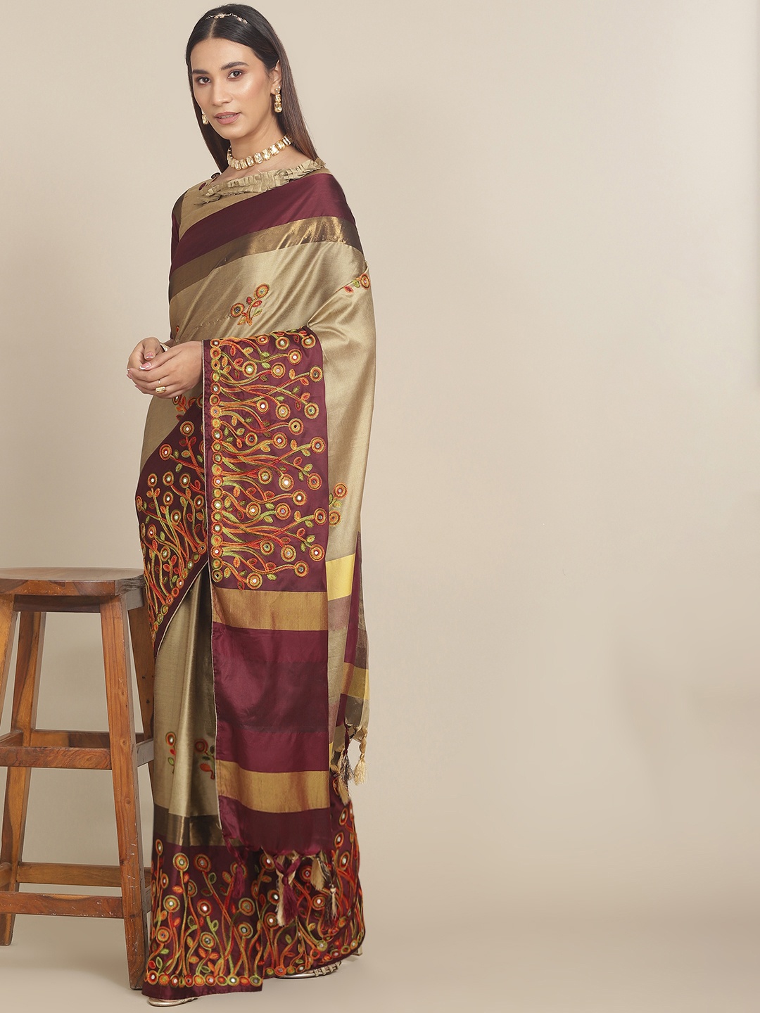 

RAJGRANTH Beige & Maroon Floral Mirror Work Silk Cotton Saree