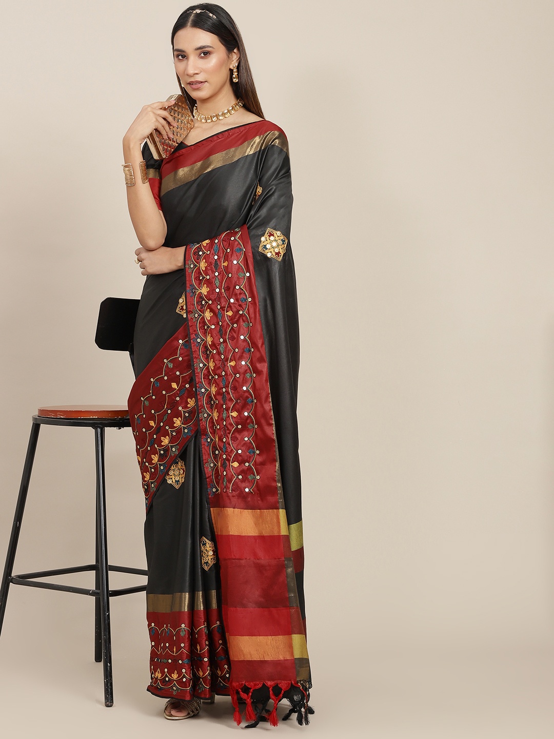 

RAJGRANTH Black & Red Floral Sequinned Silk Cotton Saree