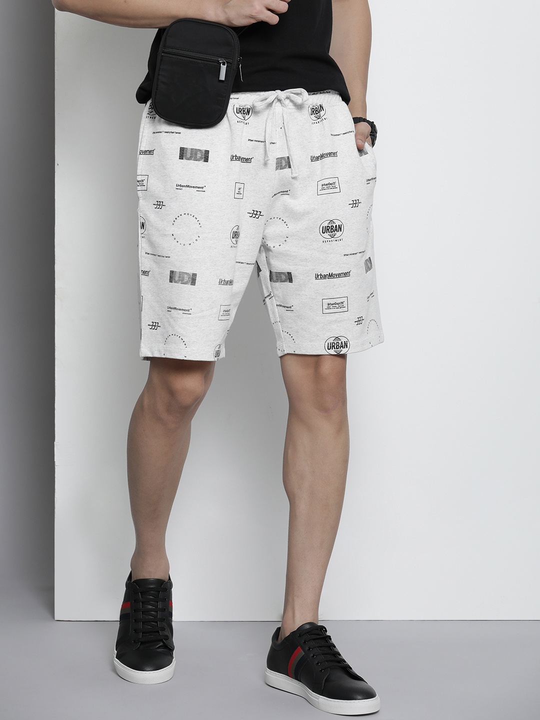 

The Indian Garage Co Men Grey & Black Printed Shorts