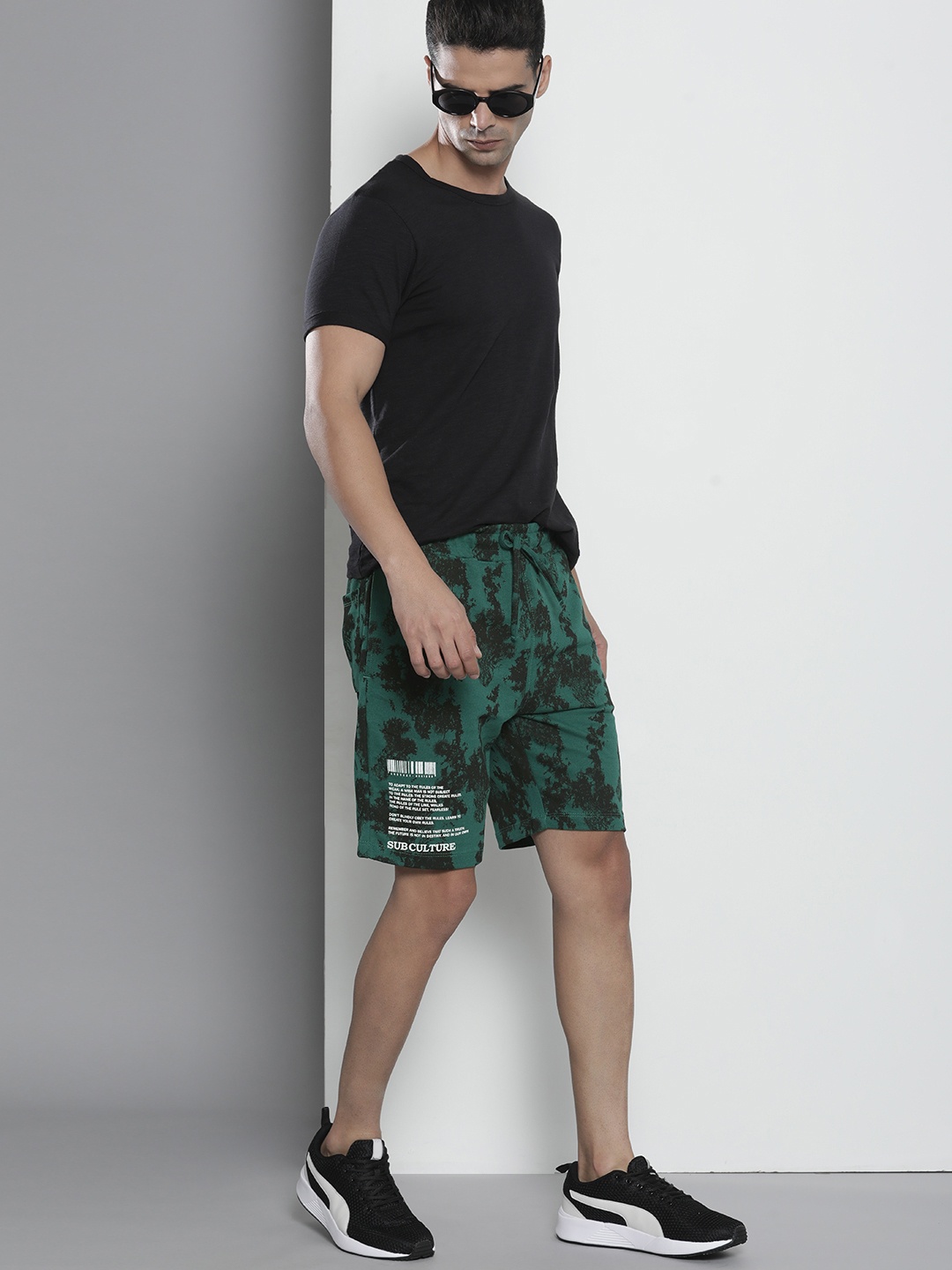 

The Indian Garage Co Men Green Washed Shorts