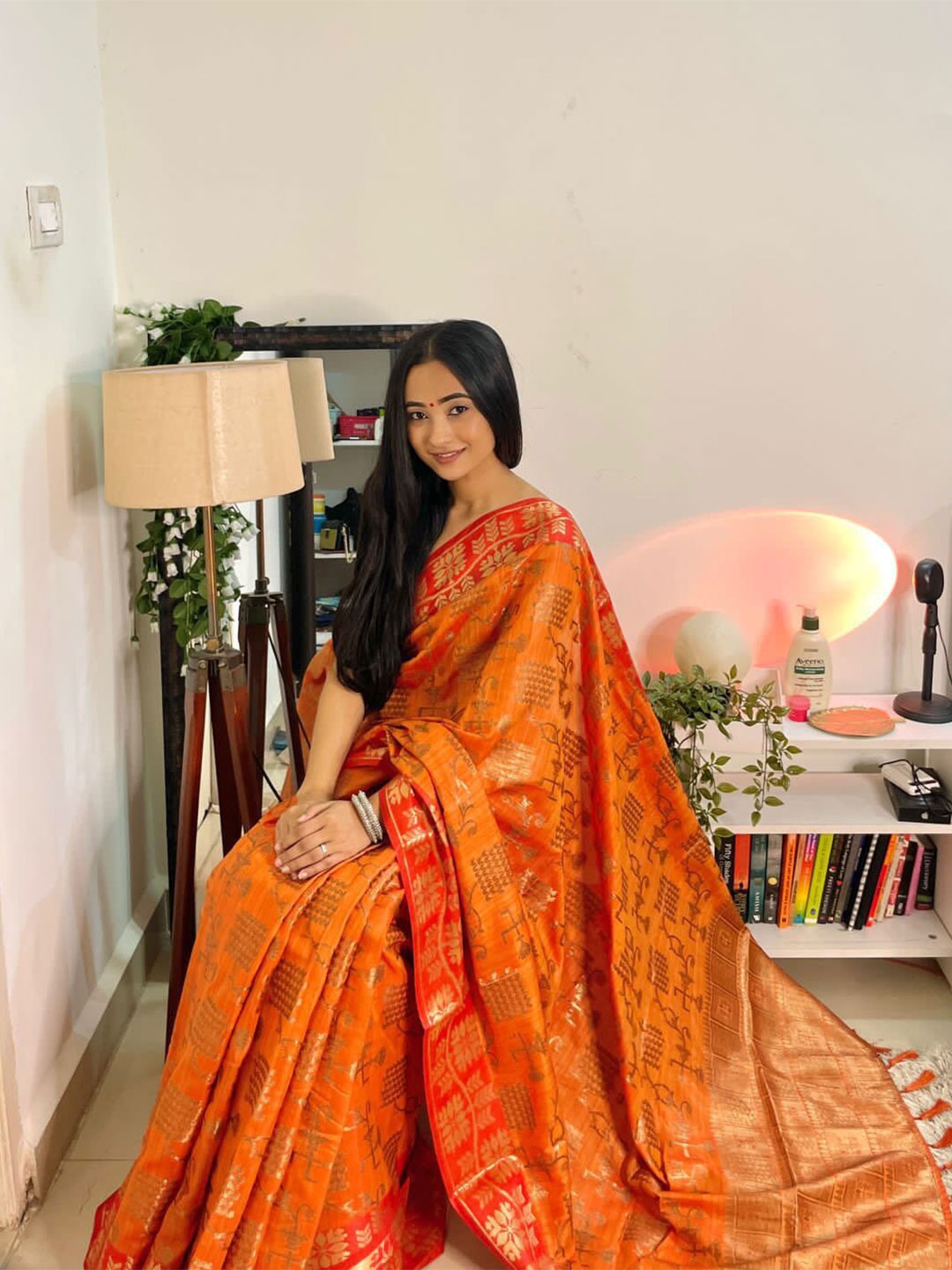 

Mitera Orange & Gold-Toned Woven Design Zari Silk Blend Kanjeevaram Saree