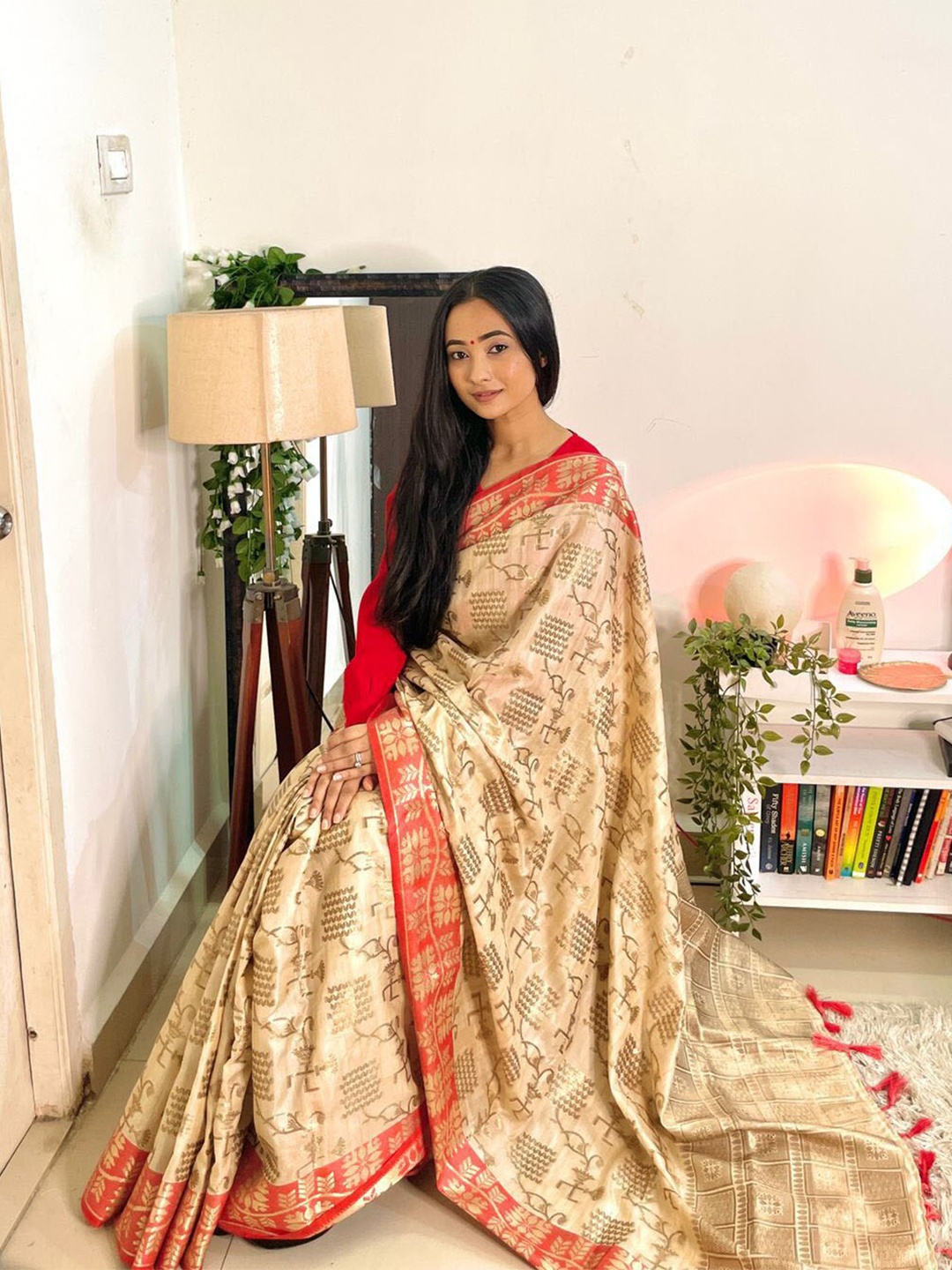

Mitera Beige & Red Woven Design Zari Silk Blend Kanjeevaram Saree