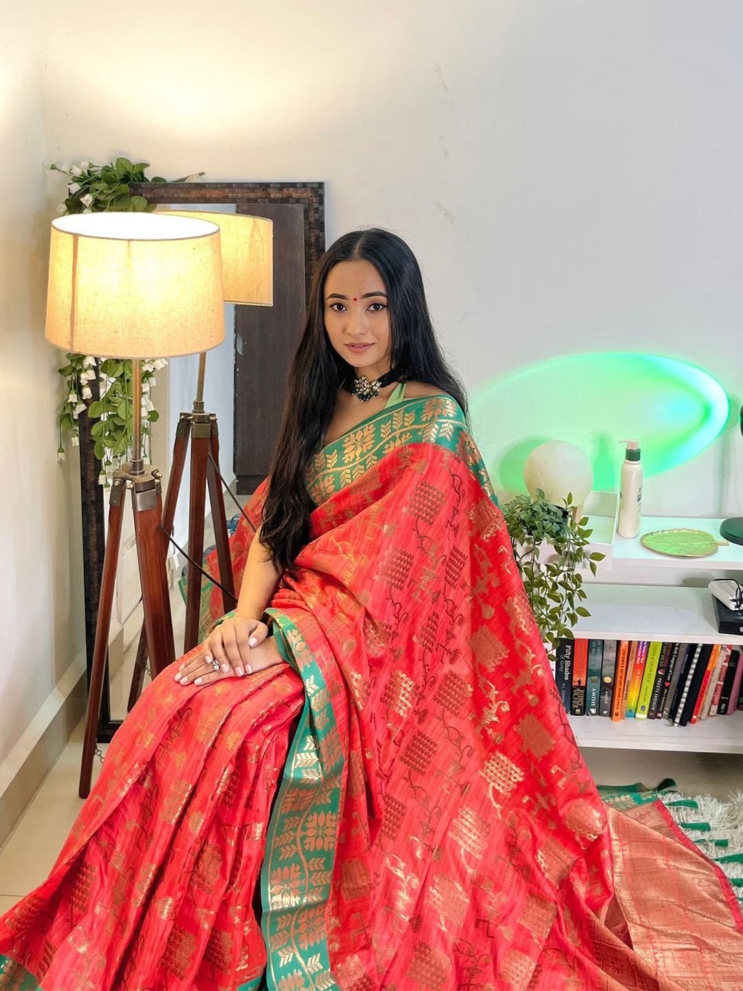 

Mitera Red & Green Woven Design Zari Silk Blend Kanjeevaram Saree