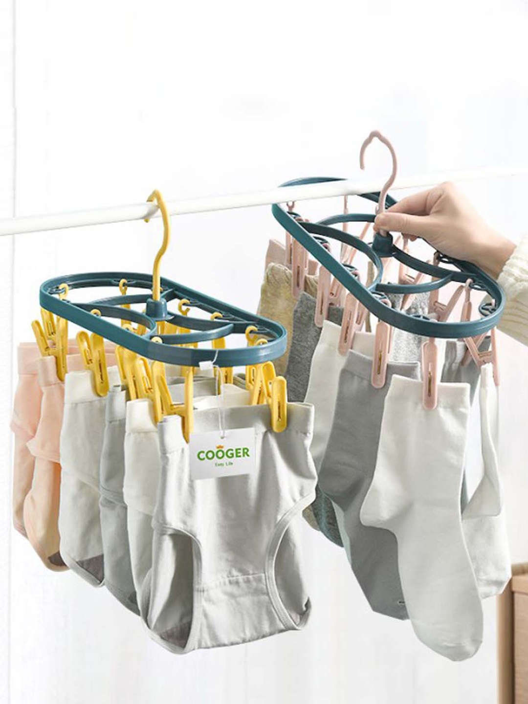

MARKET99 Peach Colored & Blue Solid Hanger with 12 Clips