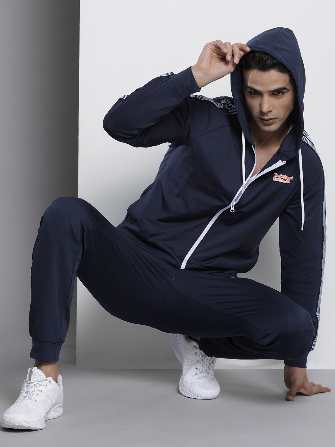 

The Indian Garage Co Men Hodded Sweatshirt & Jogger Co-Ord Set, Navy blue