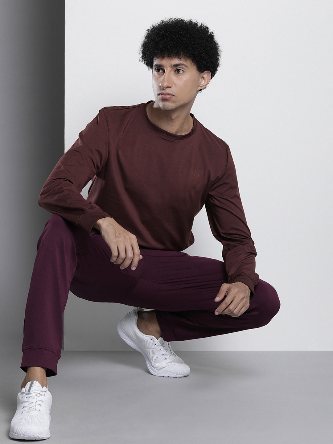 

The Indian Garage Co Men Crew Neck Sweatshirt & Jogger Co-Ord Set, Burgundy