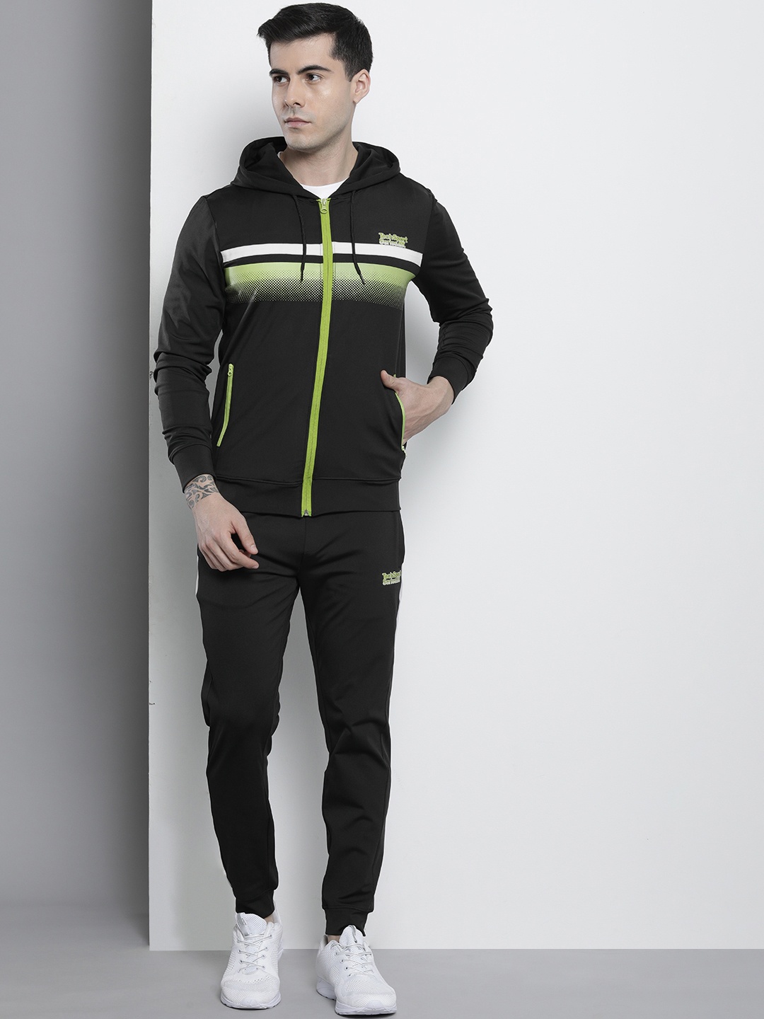

The Indian Garage Co Men Geometric Printed Tracksuit, Black