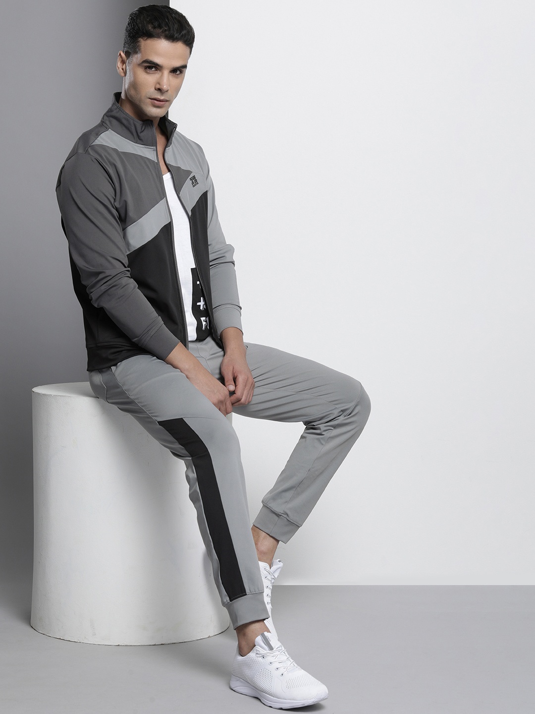 

The Indian Garage Co Men Highneck Sweatshirt & Jogger Co-Ord Set, Grey