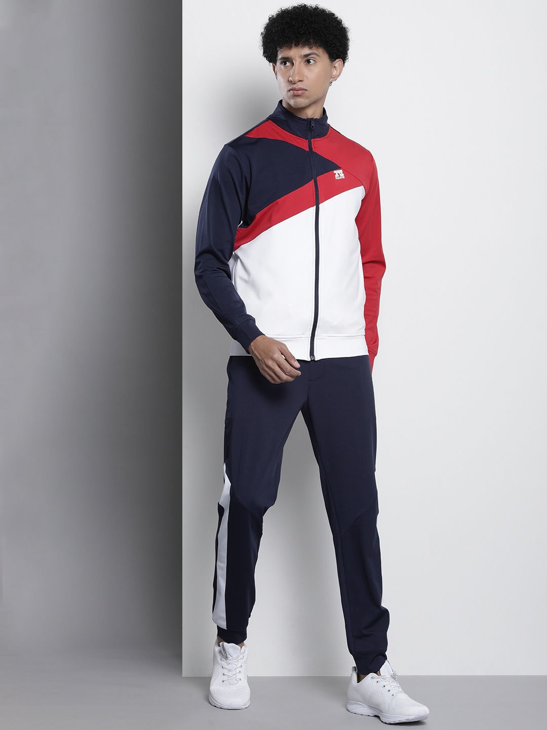 

The Indian Garage Co Men Highneck Sweatshirt & Jogger Co-Ord Set, Navy blue