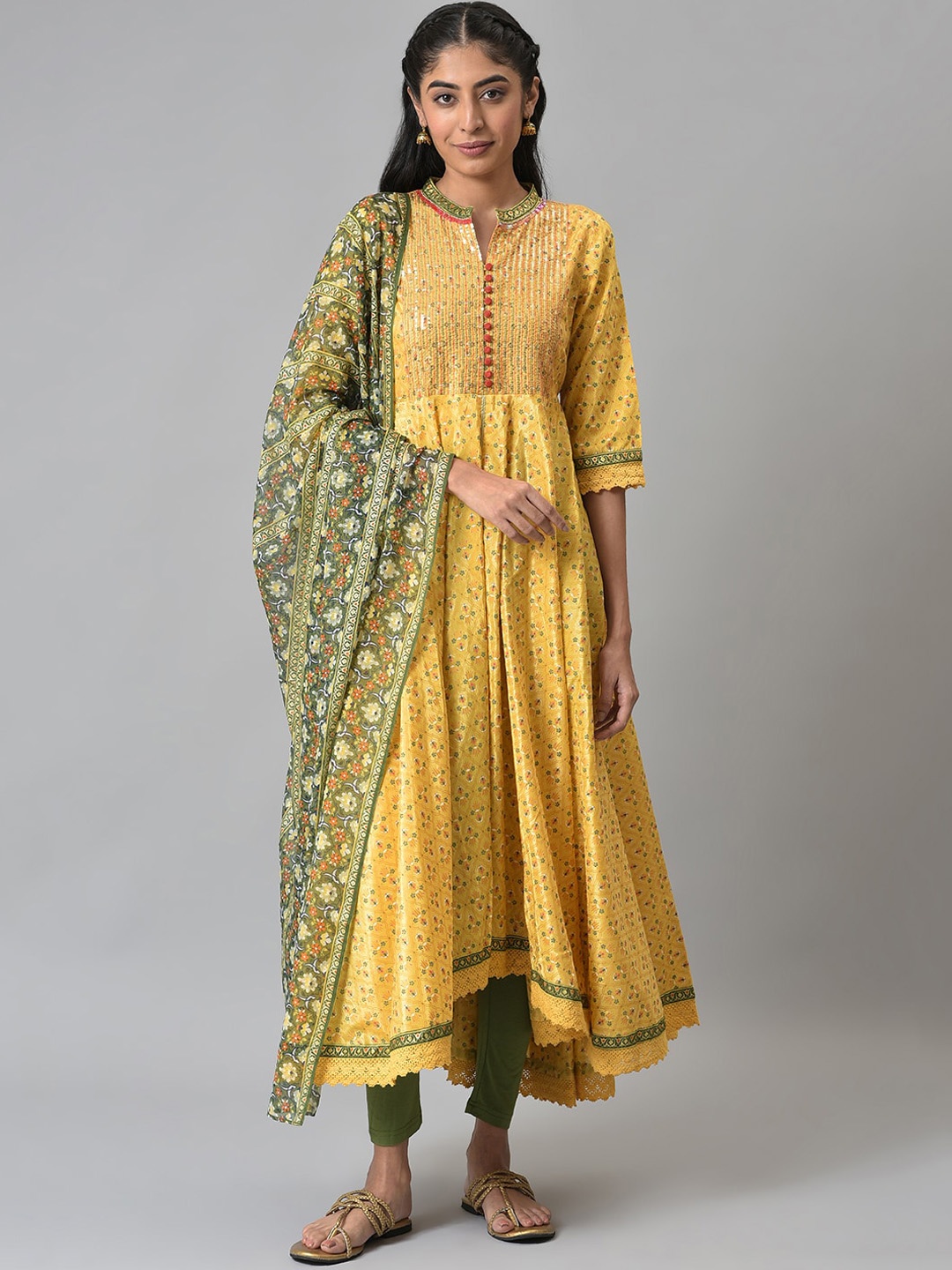 

AURELIA Women Yellow Floral Printed Empire Kurta Set