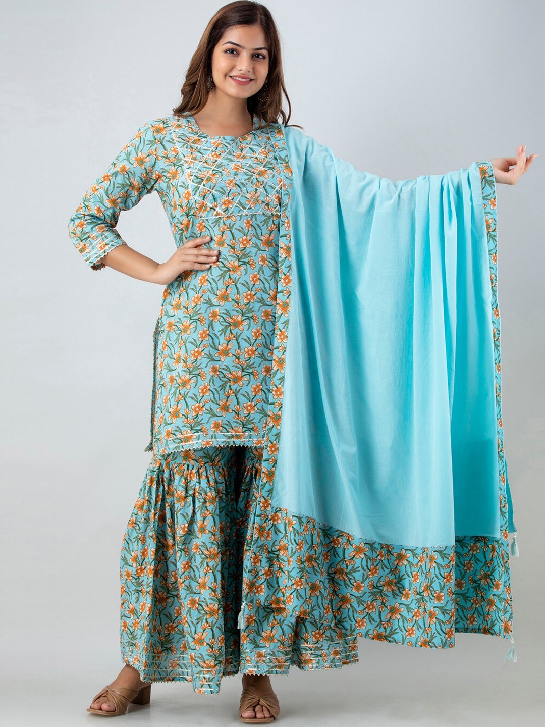 

KALINI Women Sea Green Floral Printed Gotta Patti Pure Cotton Kurta Set