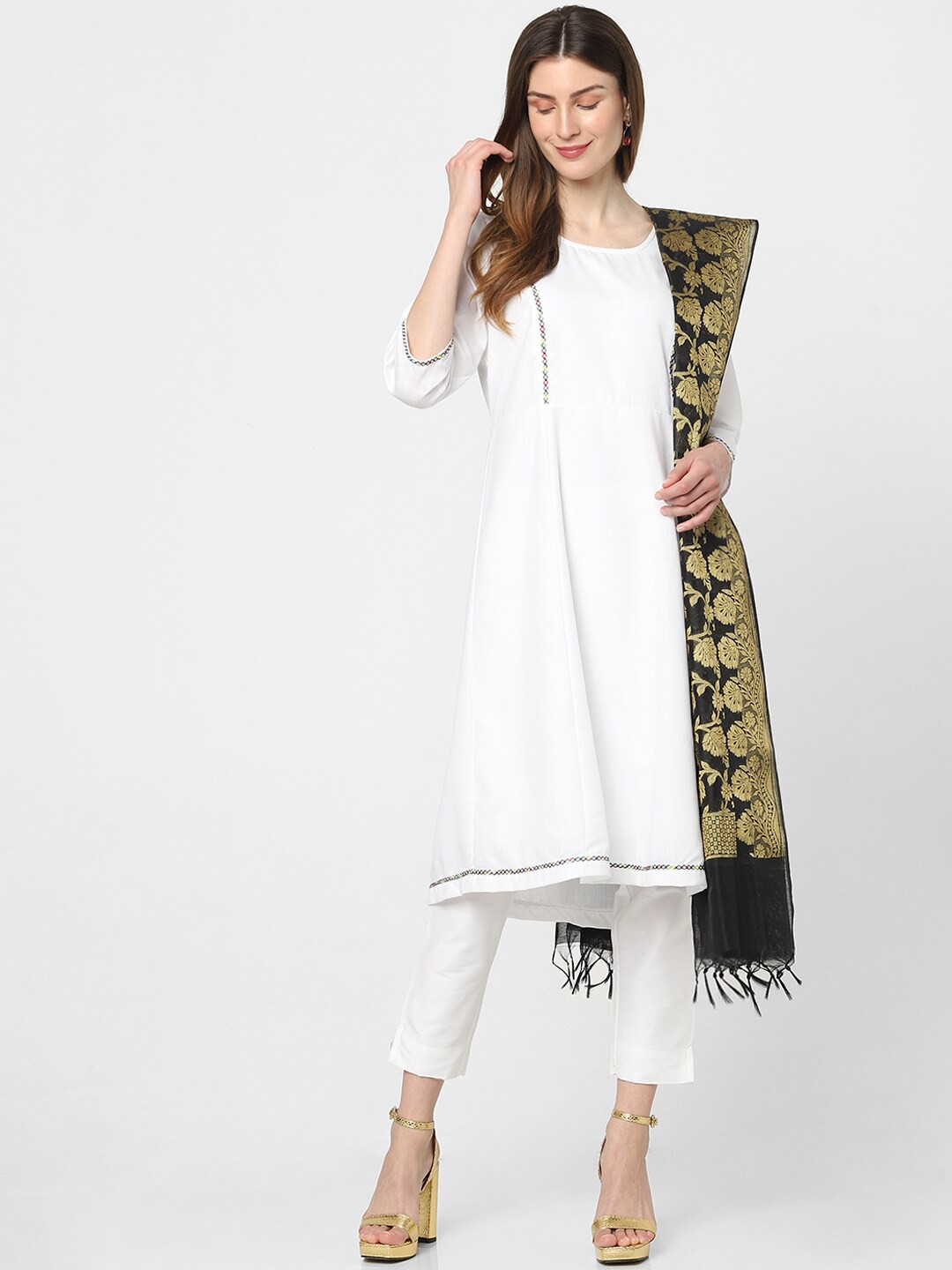 

Indifusion Floral Motifs Woven Design Tasselled Dupatta, Black
