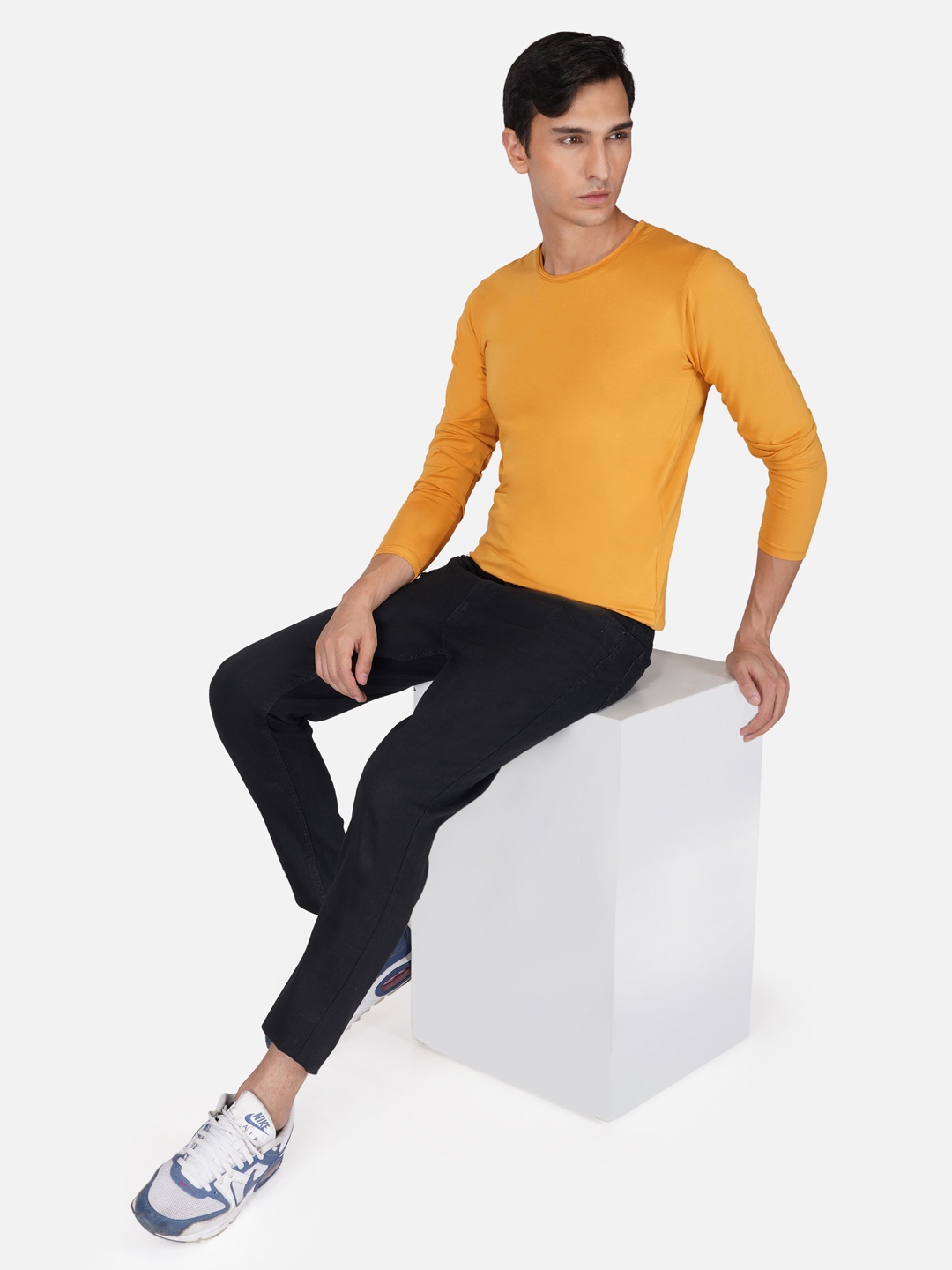 

Tinted Men Mustard Yellow Solid Slim Fit T-shirt