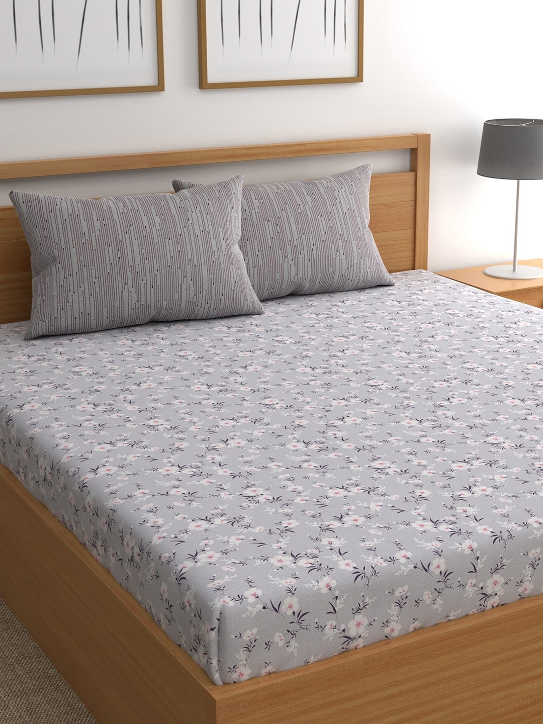

CHHAVI INDIA Grey & White Floral 210 TC Queen Bedsheet with 2 Pillow Covers