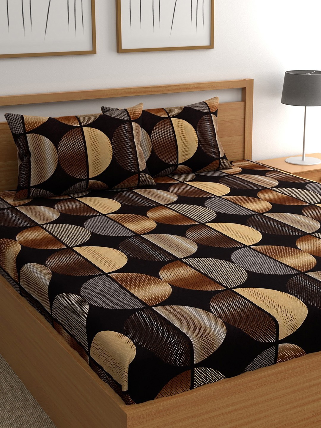 

CHHAVI INDIA Gold-Toned & Black Geometric 210 TC Queen Bedsheet with 2 Pillow Covers