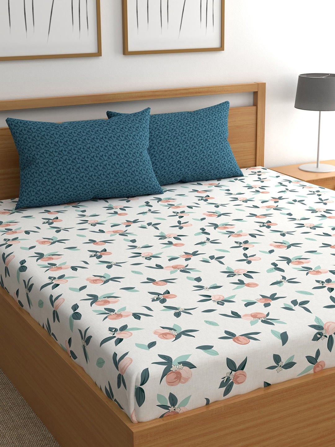 

CHHAVI INDIA White & Peach Floral 210 TC Queen Bedsheet with 2 Pillow Covers