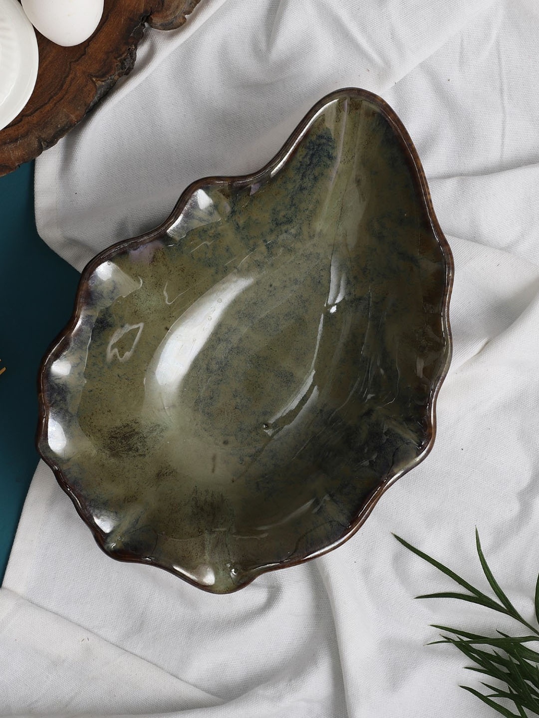 

The Decor Mart Green Ceramic Leaf Shape Plater
