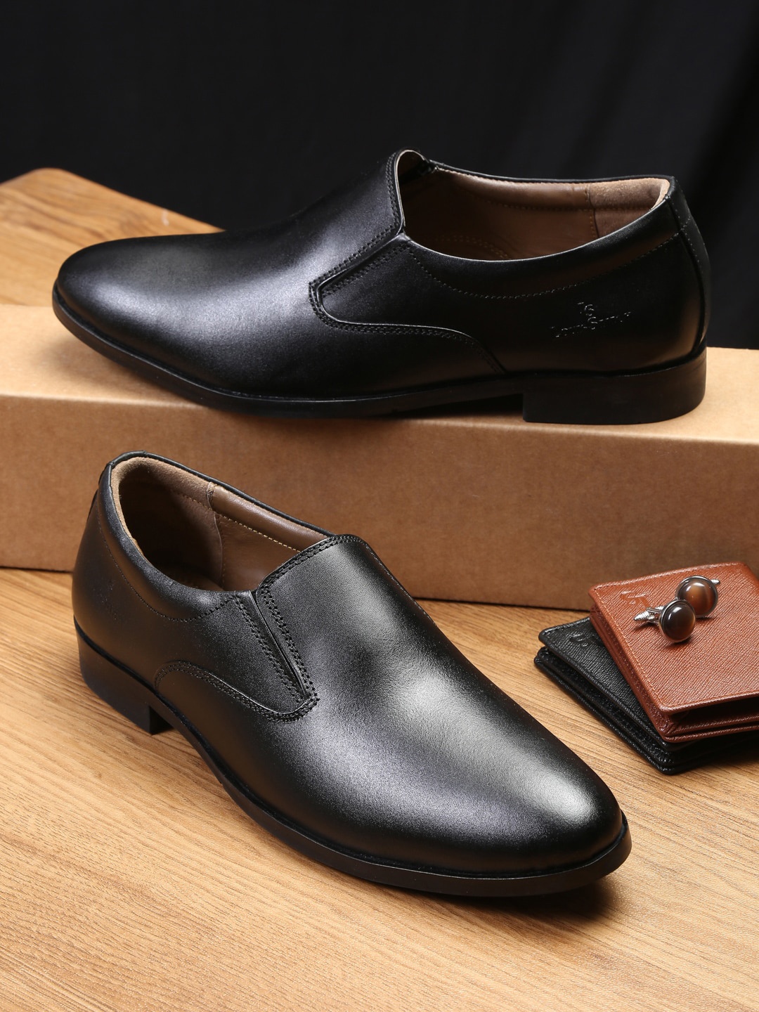 

LOUIS STITCH Men Black Solid Leather Formal Shoes