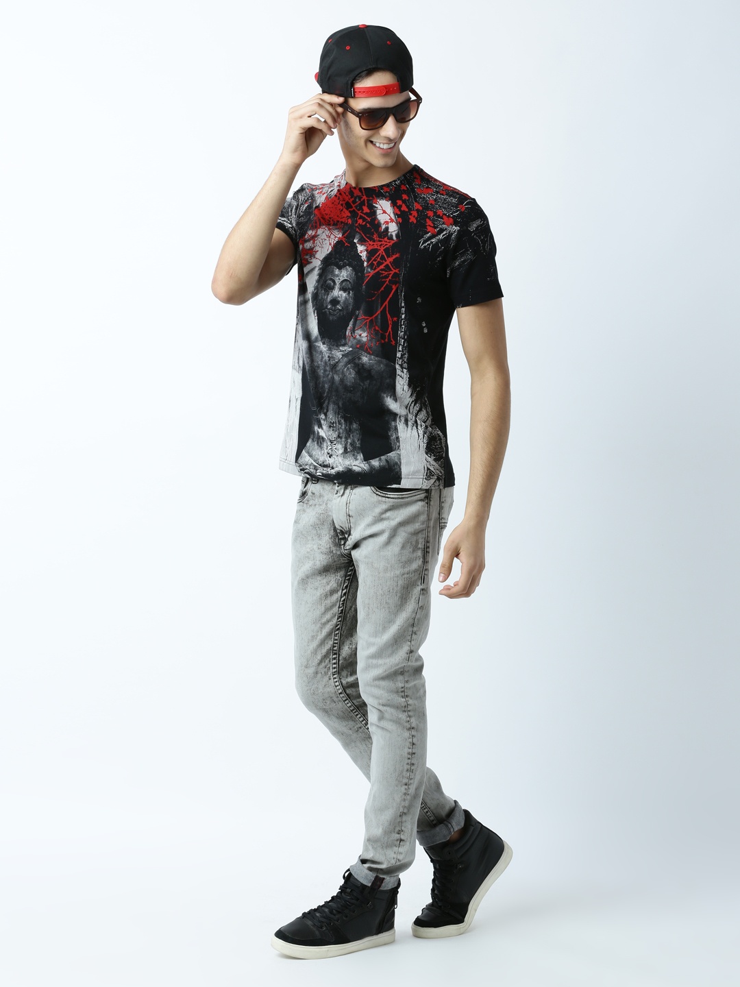 

Huetrap Men Black Printed Round Neck T-shirt